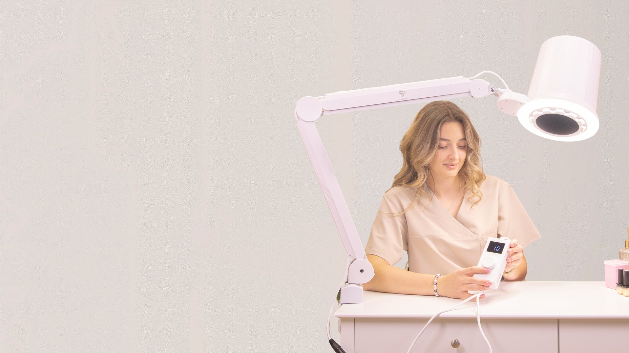 Frezarka z pochłaniaczem czy wystarczy? Co naprawdę zostaje w powietrzu podczas pracy gabinetowej - Studio Bay