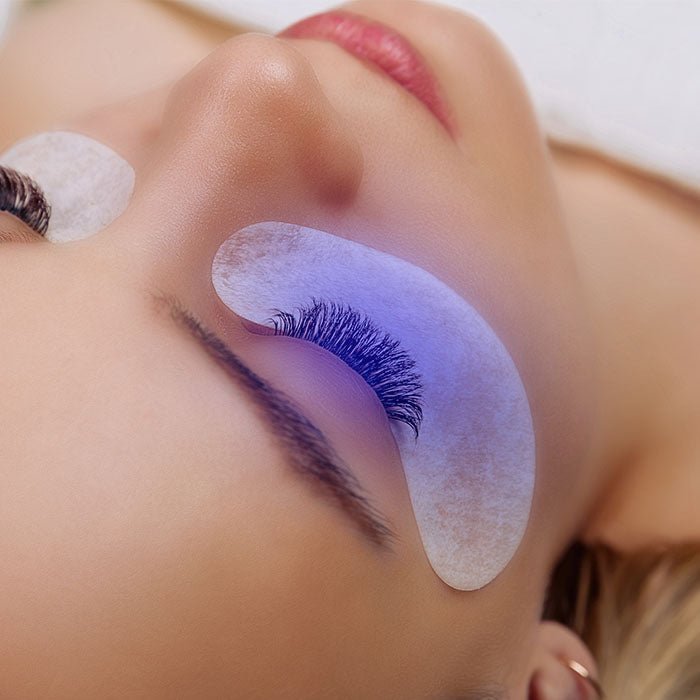 Przedłużanie rzęs systemem UV - hit czy kit?